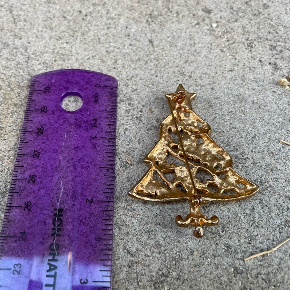 Vintage. Christmas Tree Brooch with Santa Clause Face - Picture 4 of 4